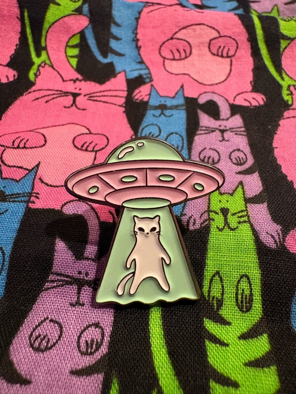 ✨Bundle 2 for $12 or 3 for $15 enamel pins✨-Alien Cat Pin – Mint Green & Pink